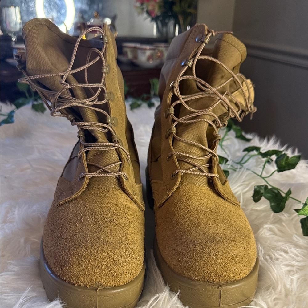 Men's Rugged Tan Lace-Up Boots